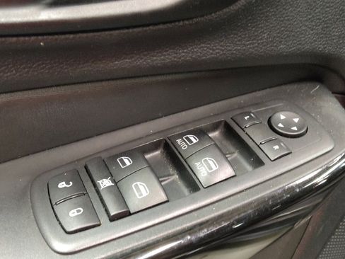 Used 2021 Jeep Cherokee Latitude Plus FWD image 27