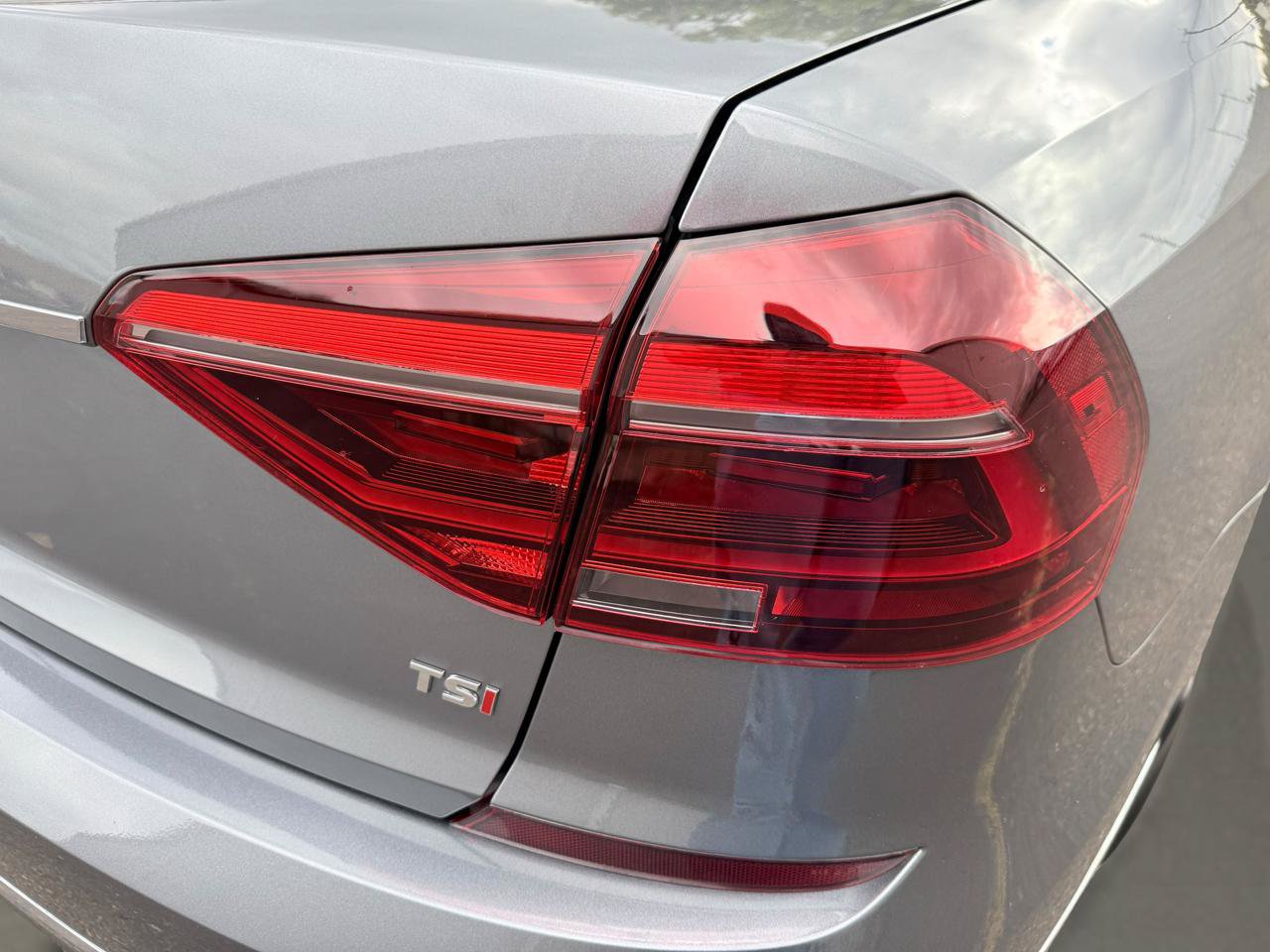 Used 2018 Volkswagen Passat 2.0T SE FWD image 15