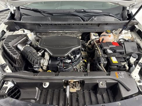 Used 2022 GMC Acadia AT4 w/ GMC Pro Grade Package image 9