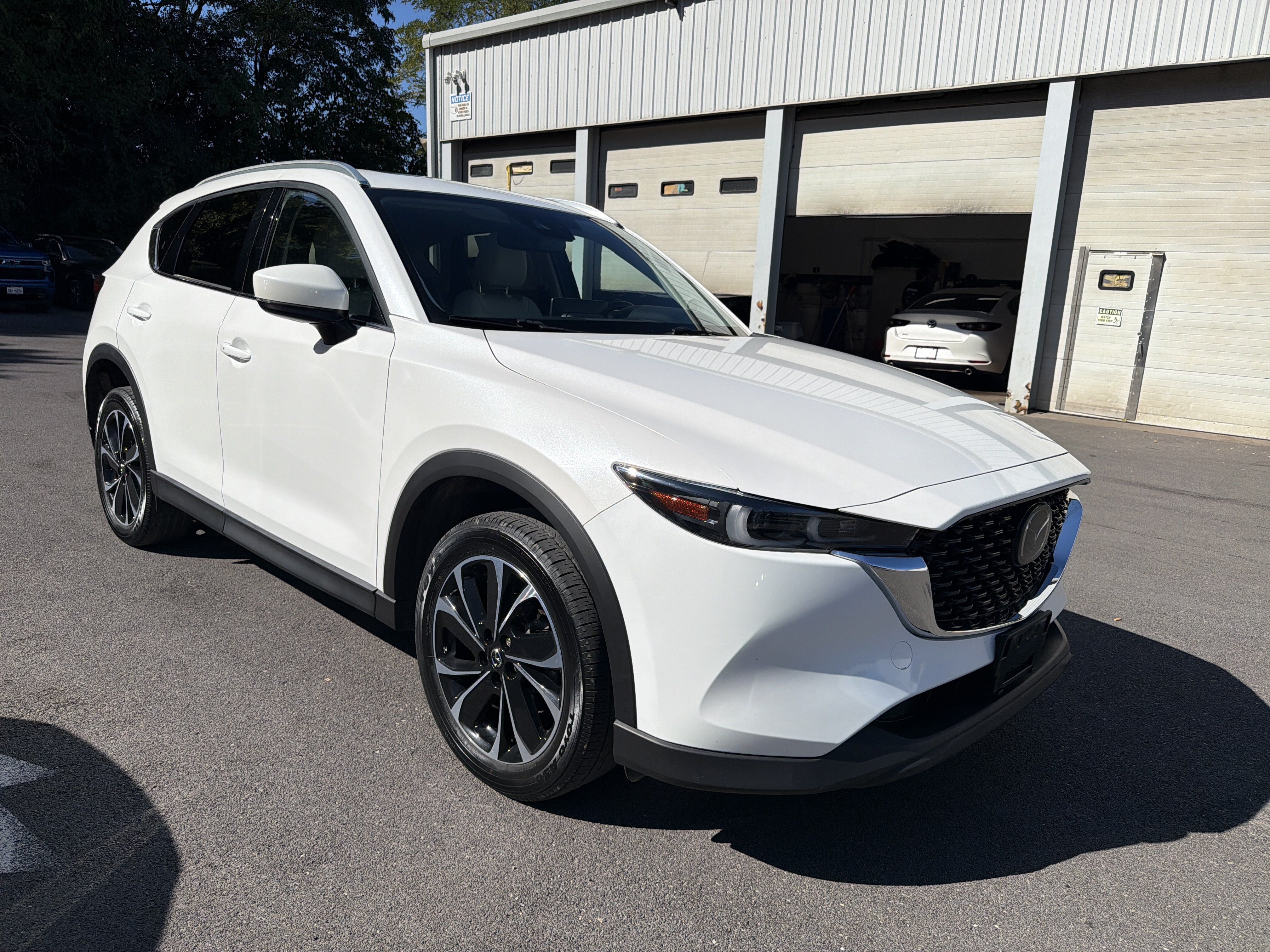 Used 2022 MAZDA CX-5 AWD 2.5 S w/ Premium Package image 2