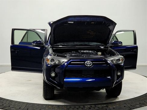 Used 2021 Toyota 4Runner SR5 Premium image 10
