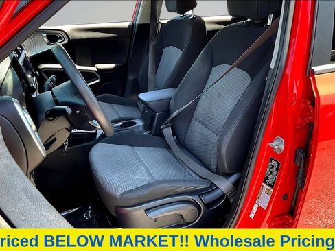 Used 2023 Kia Soul LX w/ LX Technology Package FWD image 22