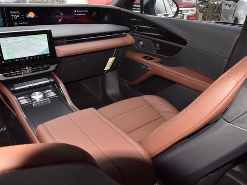 New 2026 Lincoln Nautilus Reserve w/ Jet Appearance Package image 17