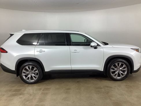 Used 2024 Toyota Grand Highlander AWD image 7