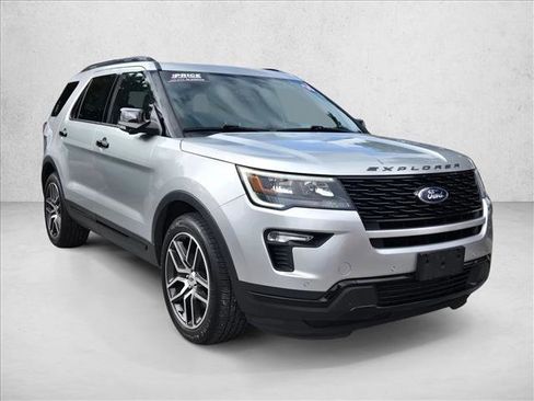 Used 2018 Ford Explorer Sport image 3