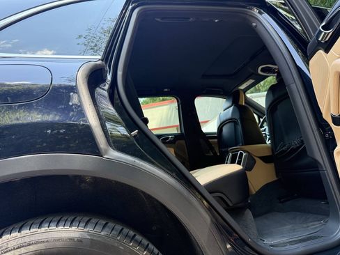 Used 2016 Porsche Cayenne AWD/4WD image 19