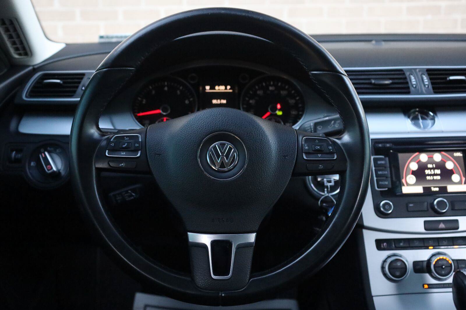 Used 2014 Volkswagen CC R-Line FWD image 31