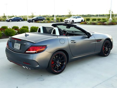 Used 2018 Mercedes-Benz SLC 43 AMG image 8