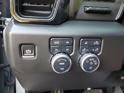 Used 2025 GMC Sierra 2500 AT4 w/ AT4 Premium Plus Package AWD/4WD image 30