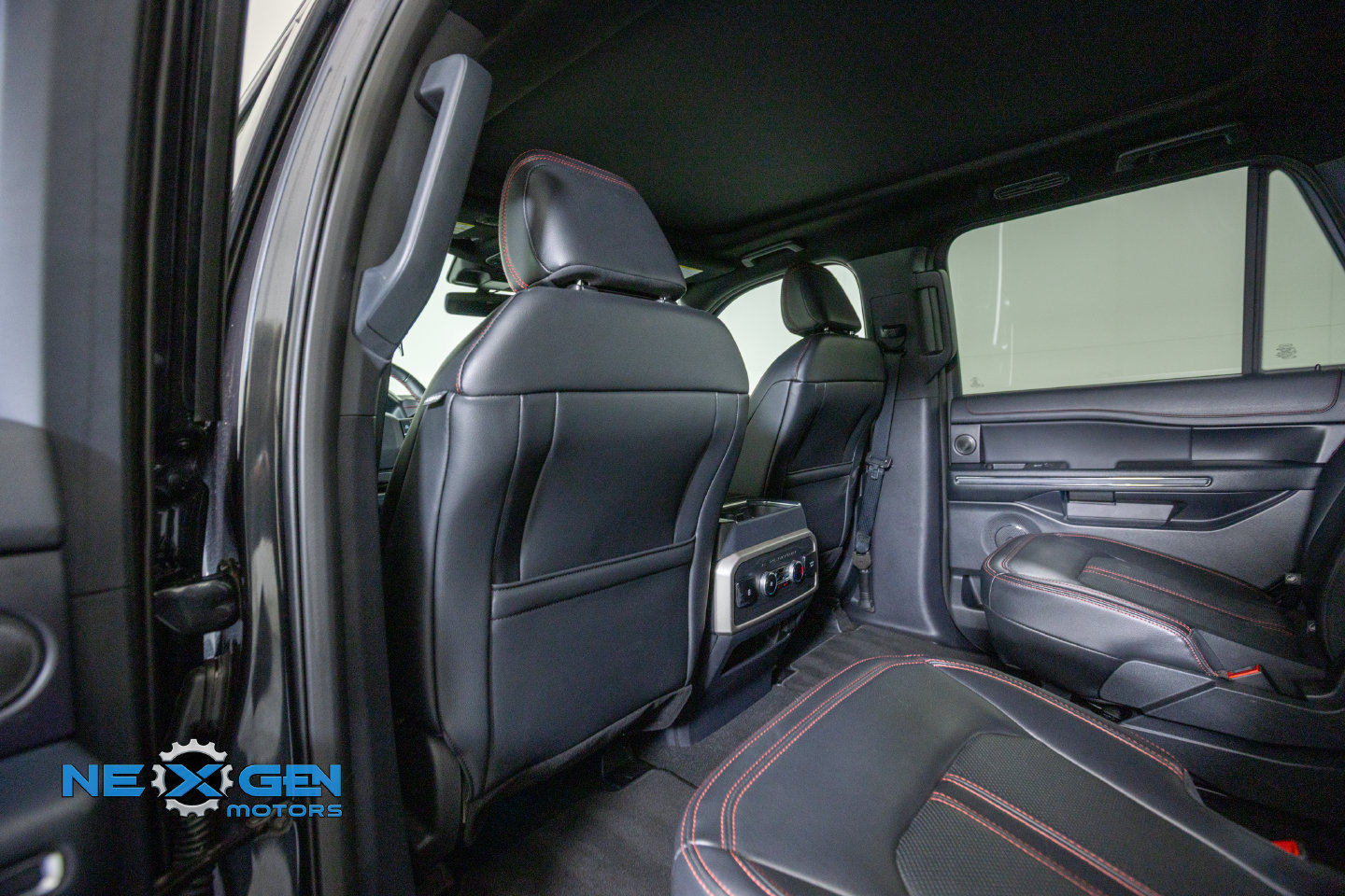 Used 2024 Ford Expedition Limited AWD/4WD image 28
