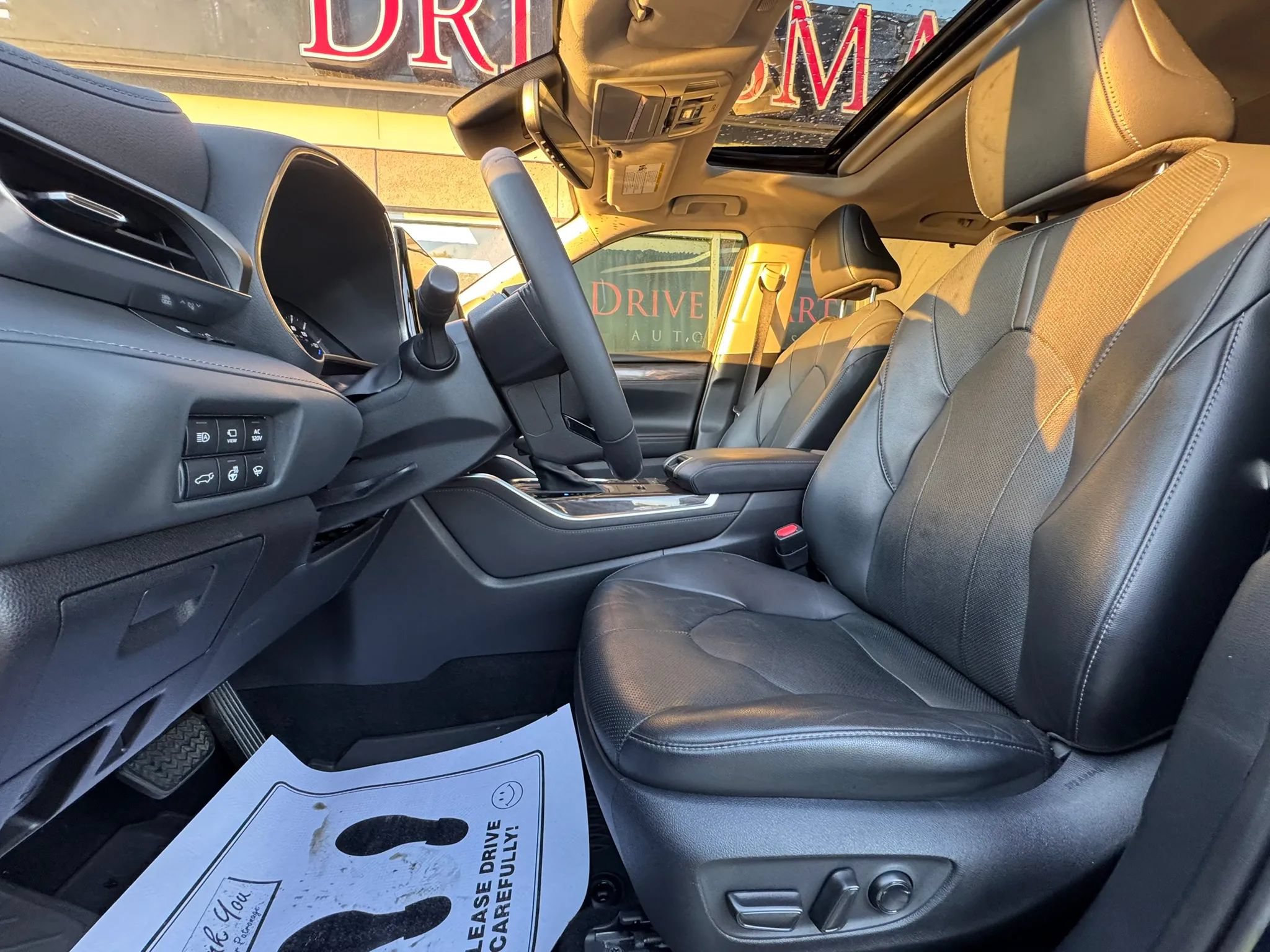 Used 2021 Toyota Highlander Limited FWD image 7