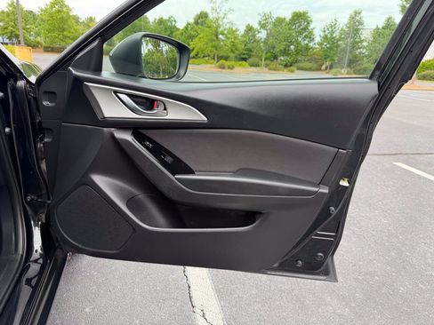 Used 2018 MAZDA MAZDA3 Sport w/ Preferred Equipment Package FWD image 17