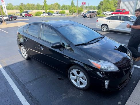 Used 2013 Toyota Prius Five FWD image 1