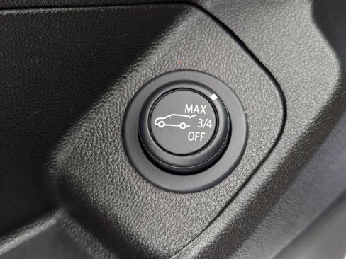 Used 2024 GMC Terrain SLT image 30