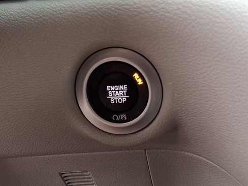 Used 2023 Chrysler Pacifica Touring-L FWD image 23