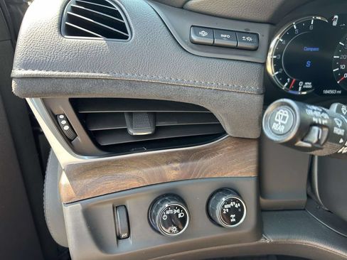 Used 2020 Cadillac Escalade ESV Premium Luxury AWD/4WD image 23