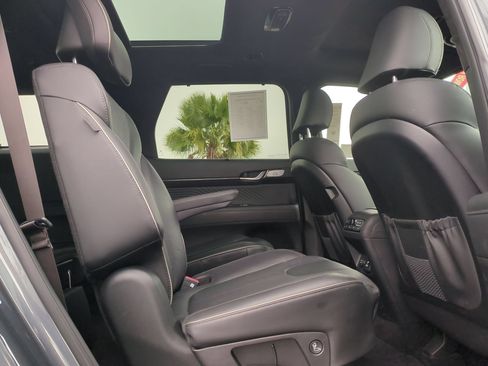Certified 2024 Hyundai Palisade Calligraphy FWD image 12
