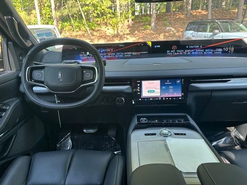 New 2026 Lincoln Navigator Reserve AWD/4WD image 23