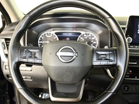 Used 2025 Nissan Rogue SV AWD/4WD image 19