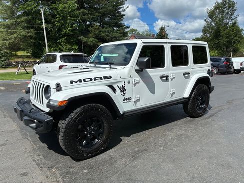 Used 2019 Jeep Wrangler Unlimited Sahara w/ Quick Order Package 24M Moab AWD/4WD image 2