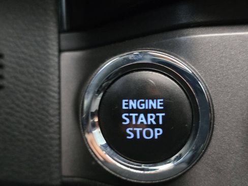 Used 2017 Toyota Tacoma TRD Off-Road image 38