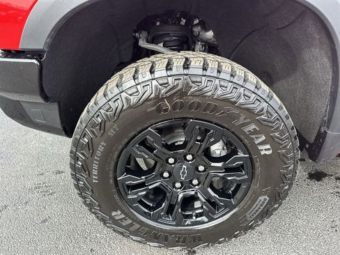 Used 2025 Chevrolet Silverado 1500 ZR2 w/ Technology Package image 16