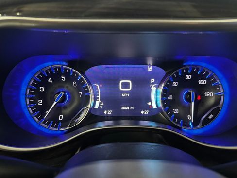 Used 2024 Chrysler Pacifica Limited FWD image 7