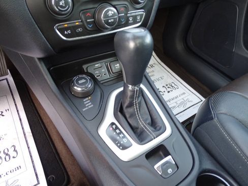 Used 2015 Jeep Cherokee 4WD Limited w/ Luxury Group w/ Luxury Group image 34