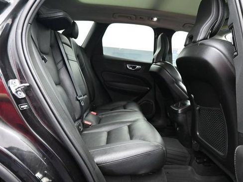 Used 2020 Volvo XC60 T5 Momentum AWD/4WD image 21