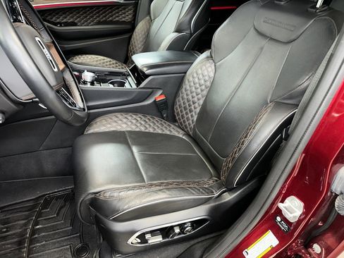 Used 2023 Jeep Grand Cherokee Summit image 5