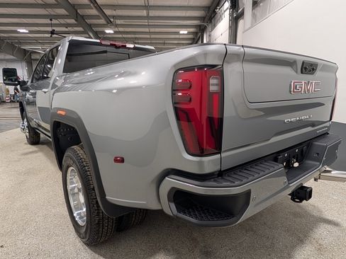 Used 2026 GMC Sierra 3500 Denali w/ Denali Reserve Package image 4