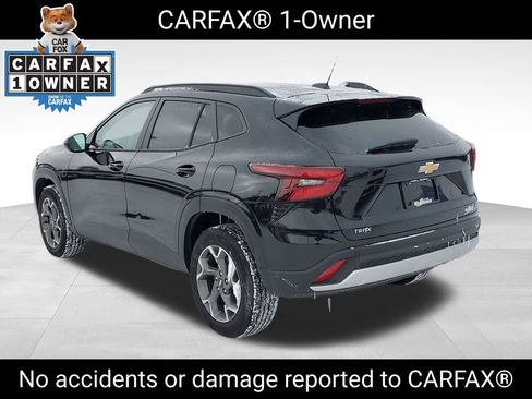 Used 2025 Chevrolet Trax LT w/ LT Convenience Package image 4