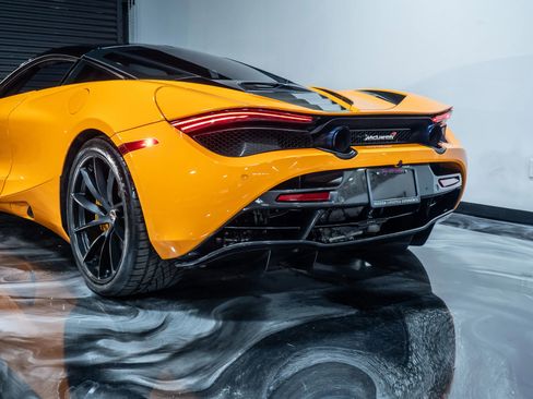 Used 2018 McLaren 720S Performance image 12