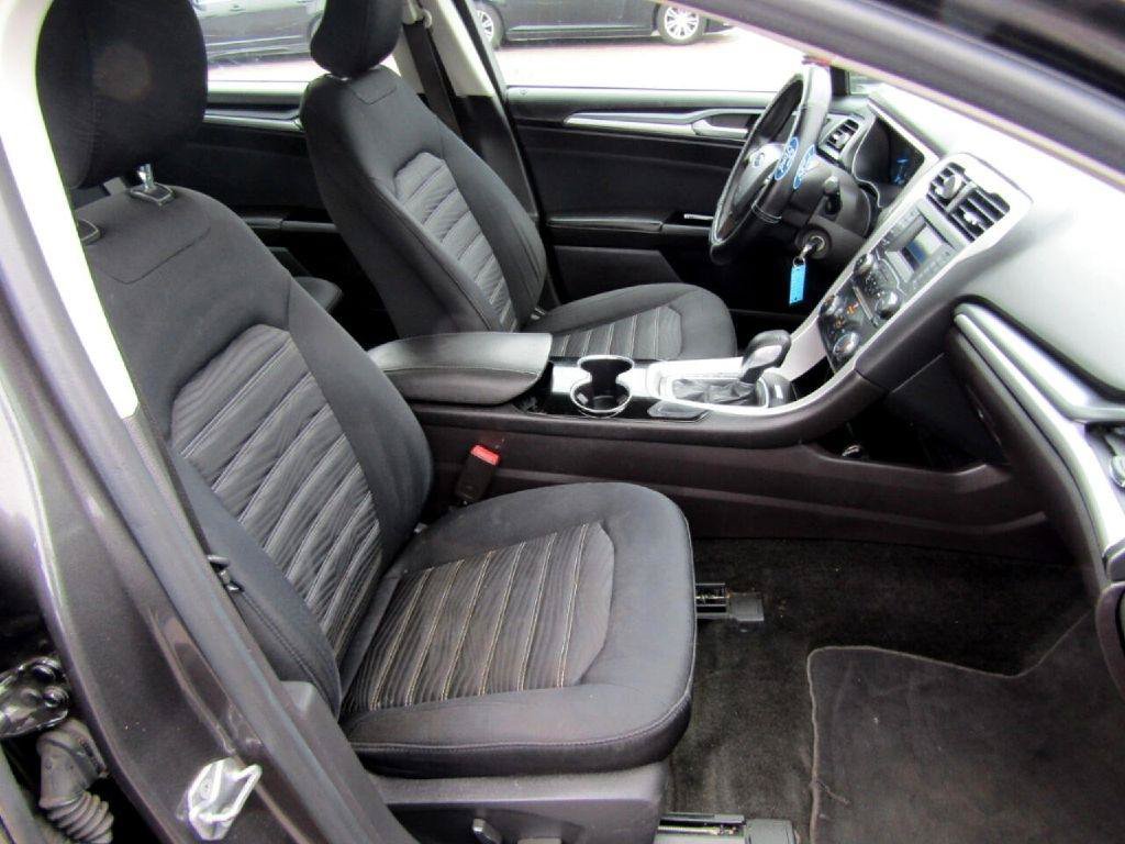 Used 2016 Ford Fusion SE FWD image 17