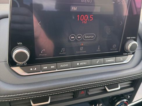 Used 2023 Nissan Rogue SV w/ SV Premium B Package image 21