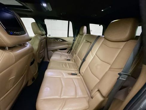 Used 2019 Cadillac Escalade Platinum image 28