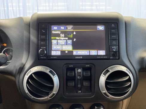Certified 2015 Jeep Wrangler Unlimited Sahara w/ Dual Top Group image 16