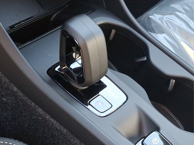 New 2026 Volvo XC40 B5 Core w/ Climate Package AWD/4WD image 5