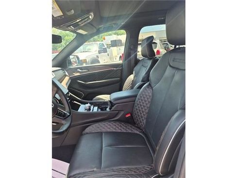 Used 2025 Jeep Grand Cherokee Summit AWD/4WD image 6