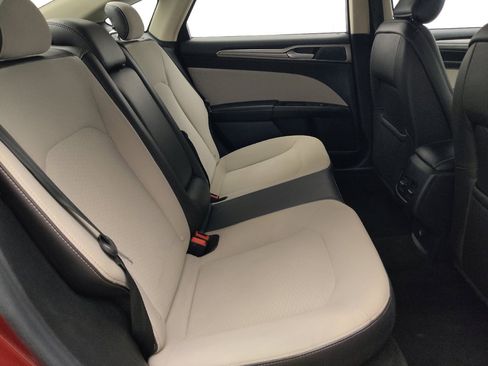 Used 2019 Ford Fusion SE w/ Equipment Group 151A FWD image 19