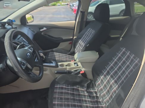 Used 2013 Ford Focus SE FWD image 13