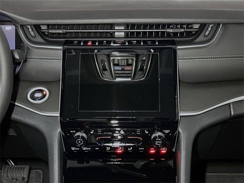 New 2025 Jeep Grand Cherokee Altitude image 8