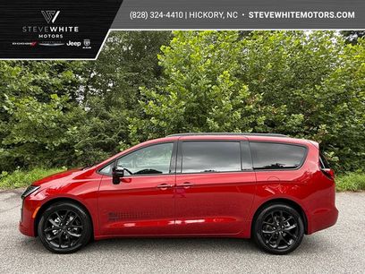 New 2027 Chrysler Pacifica Select