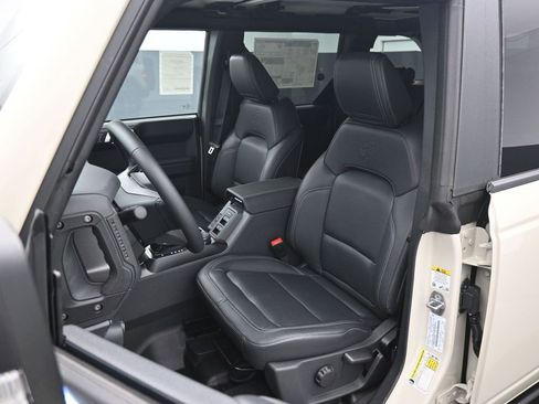 New 2025 Ford Bronco Badlands image 8