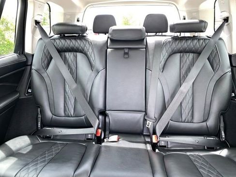 Used 2025 BMW X7 xDrive40i w/ Premium Package AWD/4WD image 11