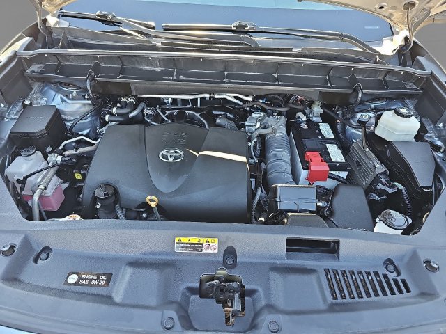 Used 2022 Toyota Highlander LE FWD image 32