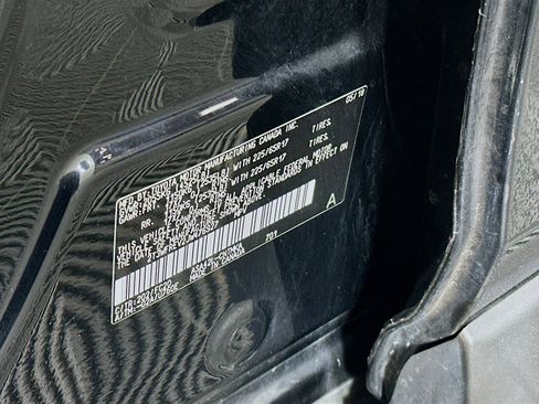 Used 2018 Toyota RAV4 XLE image 12