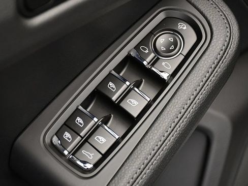Certified 2026 Porsche Macan AWD/4WD image 37