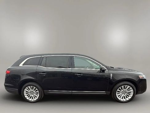 Used 2010 Lincoln MKT AWD image 6
