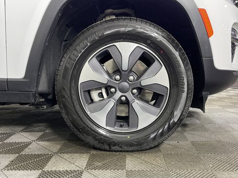 Used 2022 Jeep Grand Cherokee Limited 4xe image 8